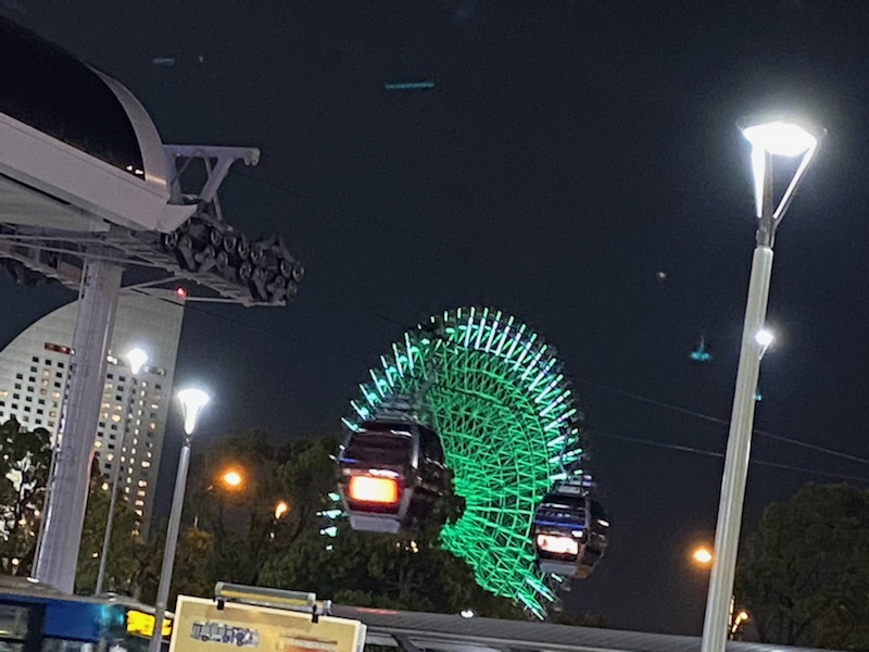 横浜の夜景とロープウエイ