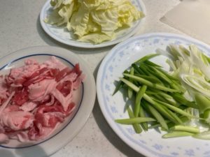豚肉と切った野菜
