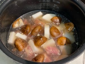 豚バラと野菜のスープ炊飯前