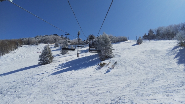 スキー雪ゲレンデリフト